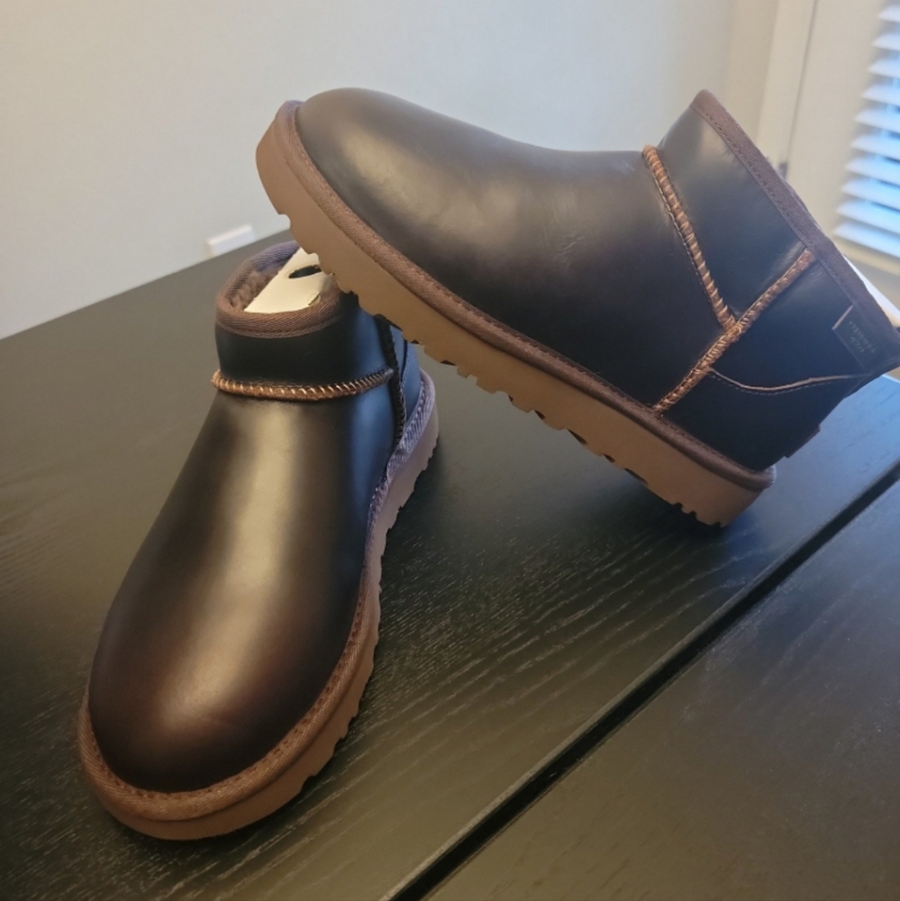 NWT UGG Leather Regenerate Booties. Size 6